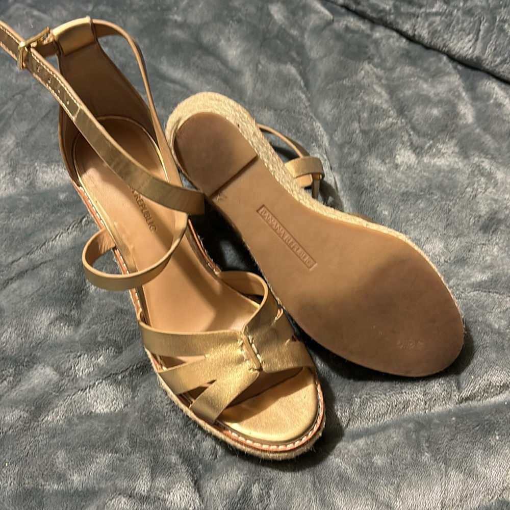 Gold Banana Republic platform sandals, 7.5 excellent! - Picture 4 of 7